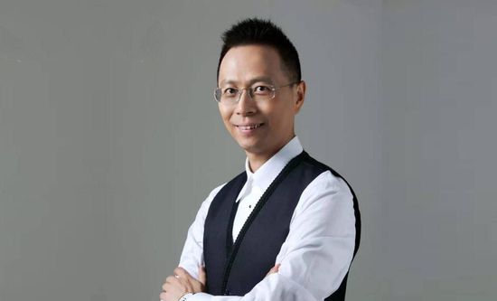 松滨市，一伙暗藏在我国的间谍盗取了“110秘密”后，经由过程密电通知国外间谍前来转移。千算万算，不值天一划，这份密电被公安机关截获并破解了。得知了间谍的诡计后，公安窥伺科的科长石岩（雷明 饰）和一班手下起头了间谍斗志斗勇的游戏。随后，一位有份介入此次步履的间谍在列车上被人击毙了，使得案情加倍扑朔迷离。这场猫捉老鼠的游戏终究鹿死谁手？